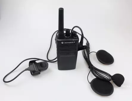 2 x MOTOROLA XT420 + HS-1 SETTI + TIKKARIKUULOKE, AUTOKOLUN MOOTTORIPYÖRÄ KOULUTUKSEEN - PMR446 TARJOUSPAKETIT - 140400 - 2