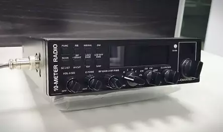 DYNASCAN AT-5555 PLUS NRC 10m RA-PUHELIN AM/FM/LSB/USB/CW - 10m ja 12m amatööriradiot 24-30MHz - 103012 - 2